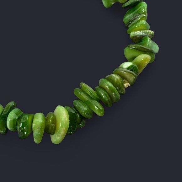 Green Shell Bead Bracelet - Picture 3 of 5